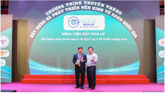 Bệnh viện Mắt Hoa Lư được vinh danh "Bệnh viện Xanh sạch và Dịch vụ Y tế chất lượng cao"