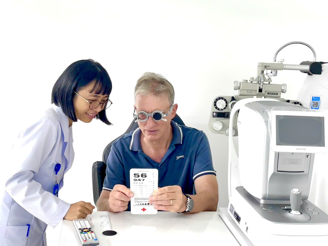 BỆNH NHÂN ANH QUỐC ĐIỀU TRỊ ĐỤC THỦY TINH THỂ TẠI TRUNG TÂM MẮT KỸ THUẬT CAO VISI